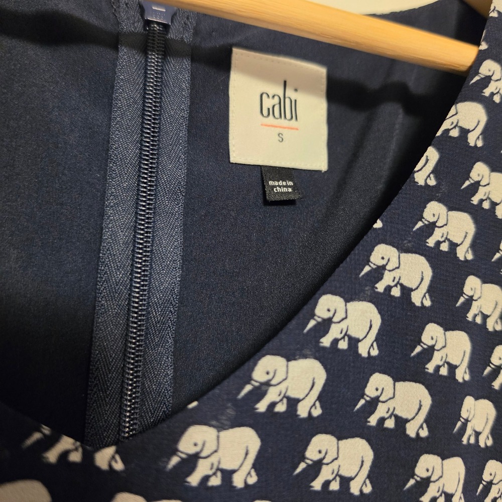 Cabi Elephant Print Layered Blouse Navy Blue White Short Sleeve Top Size Small - Picture 2 of 10